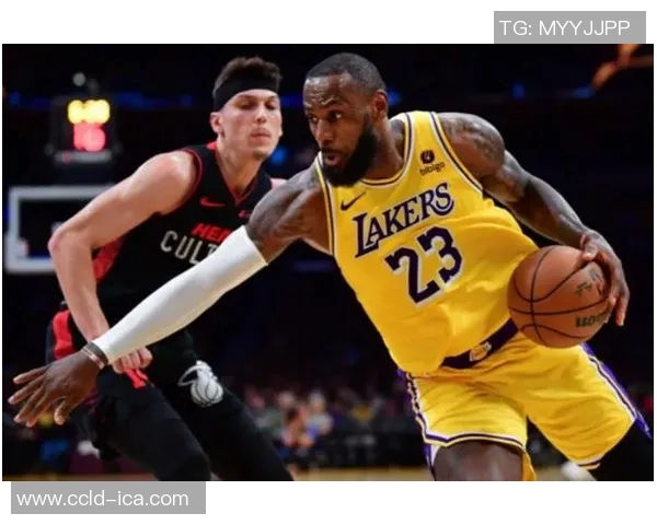 本赛季湖人对决热火的精彩瞬间与战术分析回顾 本赛季湖人对决热火的精彩瞬间与战术分析回顾