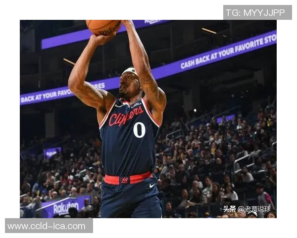 快船与爵士精彩对决回顾球员表现与战术分析全景呈现 快船与爵士精彩对决回顾球员表现与战术分析全景呈现