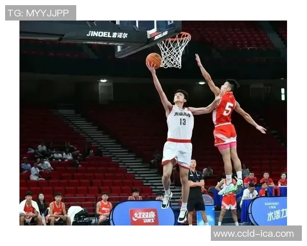 深圳男子篮球队迎战珠海队展开激烈对决期待精彩瞬间和精彩表现 深圳男子篮球队迎战珠海队展开激烈对决期待精彩瞬间和精彩表现